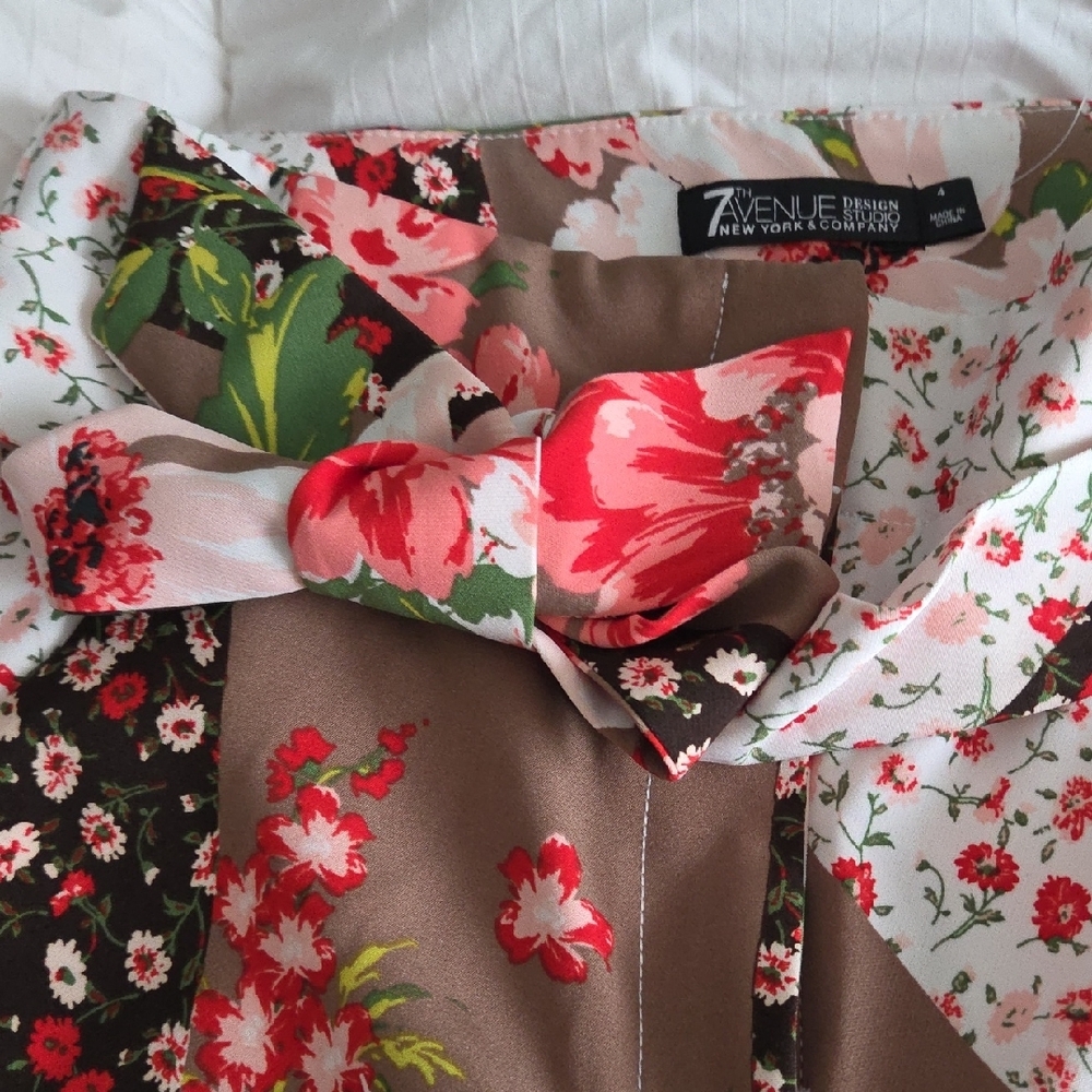 New York & Company Multicolor Floral Women's Shorts - Picture 3 of 4